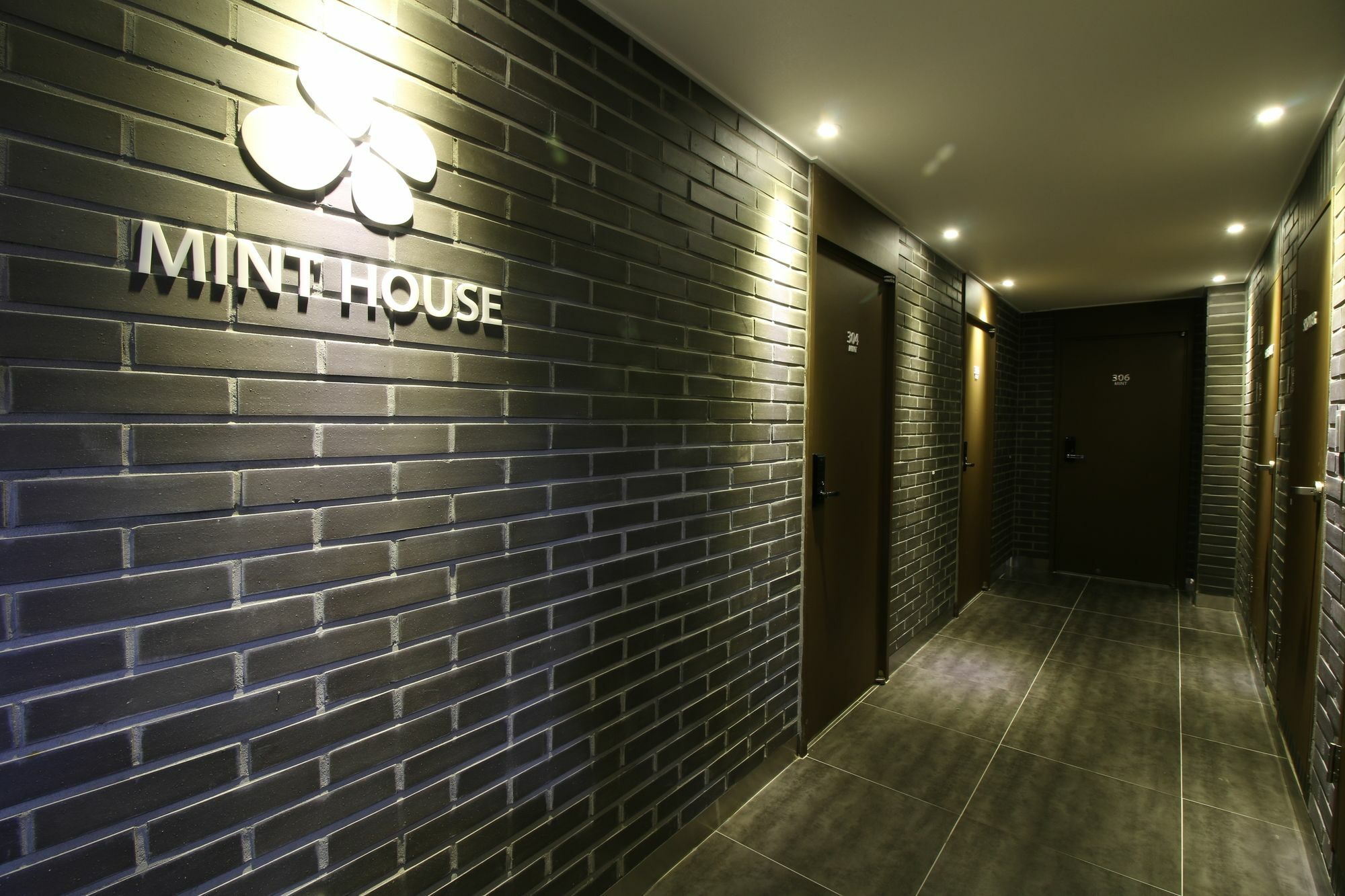 Mint House - Female Only Hotel Busan Esterno foto