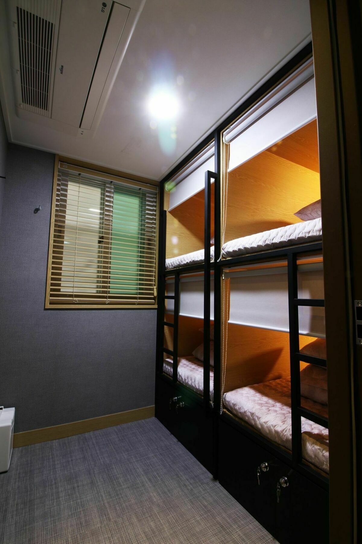 Hotel Mint House - Female Only Busan Esterno foto
