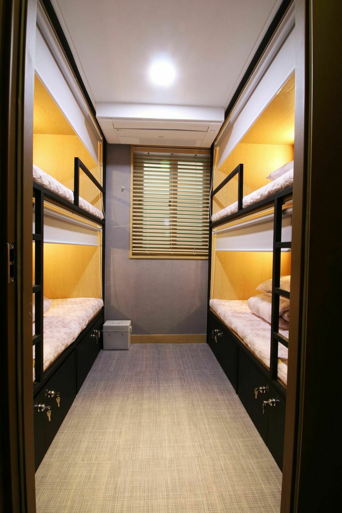 Hotel Mint House - Female Only Busan Esterno foto